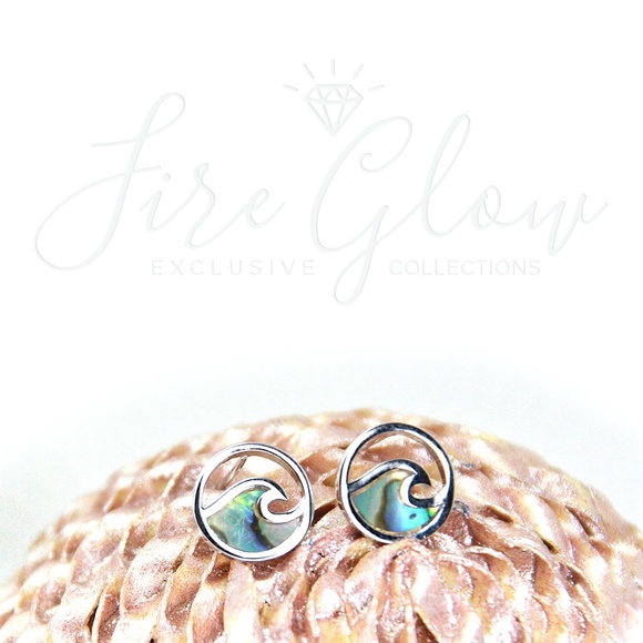 Rhodium Plated Oyster Shell Wave Earring - Picture 5 of 11